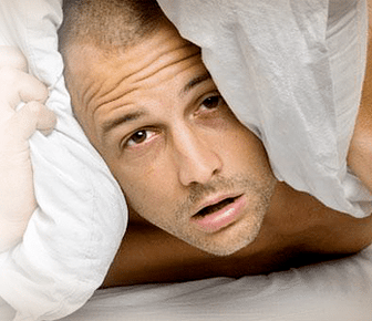 разстроен мъж, който иска да увеличи пениса си